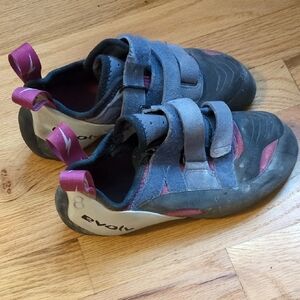 Women's Athletic Climbing Shoes - Gray and Pink